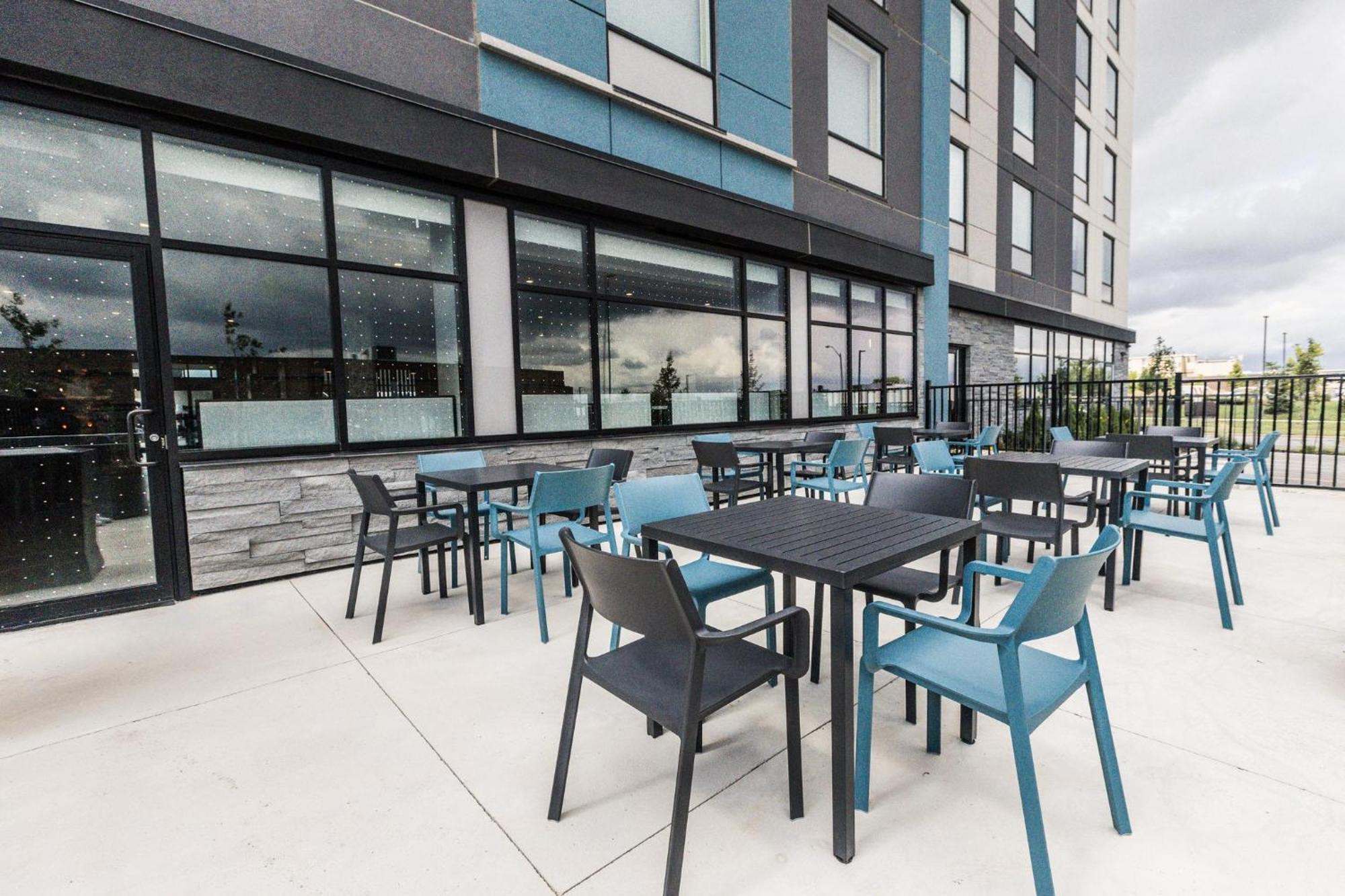 Holiday Inn Express & Suites - Toronto Airport South By Ihg Exterior photo