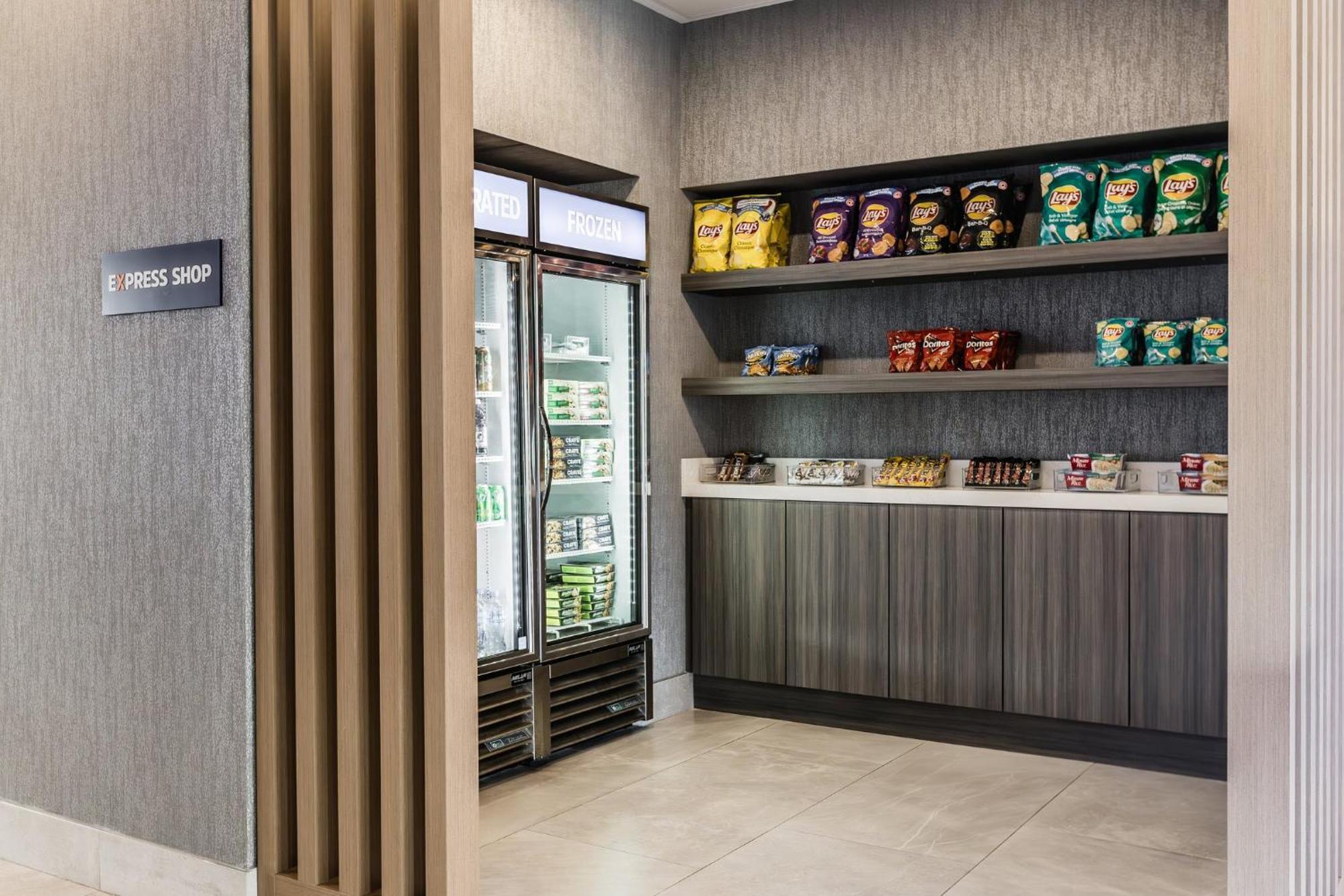 Holiday Inn Express & Suites - Toronto Airport South By Ihg Exterior photo