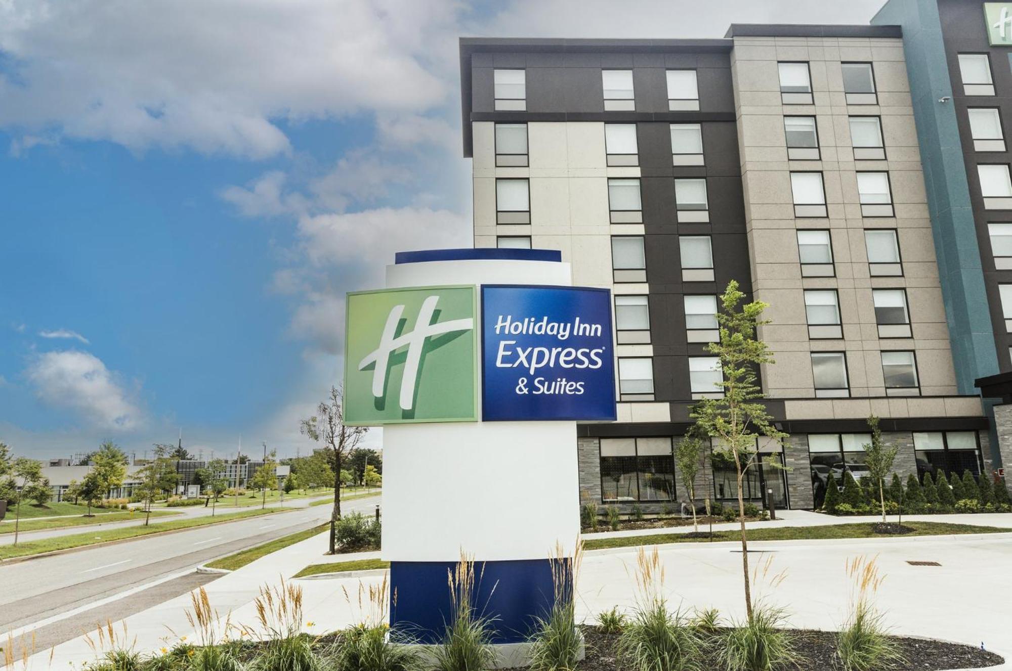 Holiday Inn Express & Suites - Toronto Airport South By Ihg Exterior photo